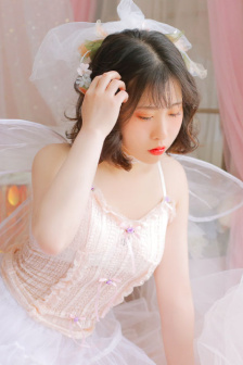美女脱内衣